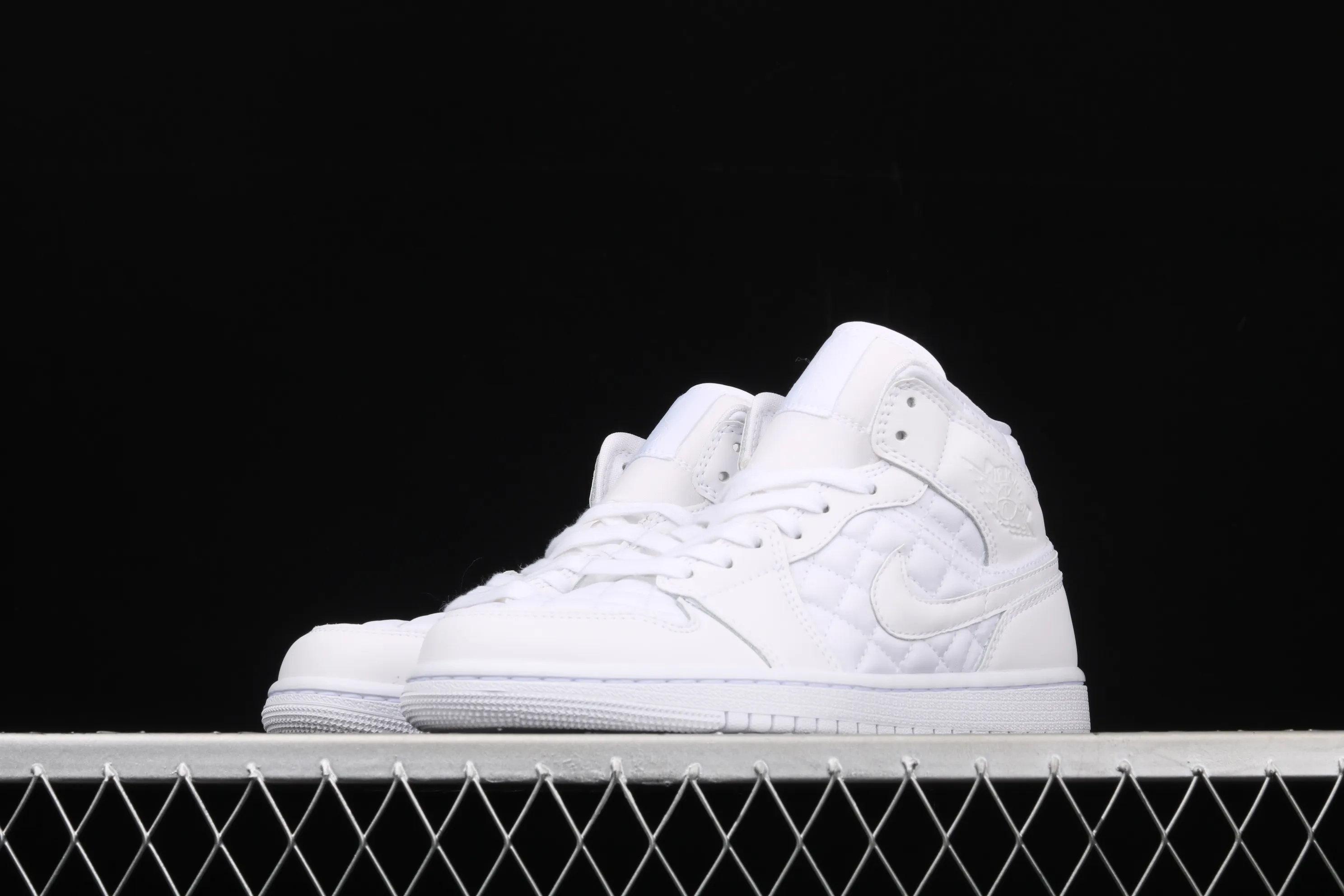 All Categories Air Jordan Jordan Series Basketball Shoes Air Jordan 1 Mid Air Jordan 1 Mid "Quilted White" AJ1 Joe 1 White Diamond "Little Chanel" Mid-top Versatile Casual Sports Shoes DB6078-100